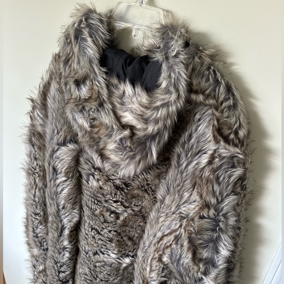 Urbancode Faux Fur Hooded Jacket (L) - Picture 4 of 8